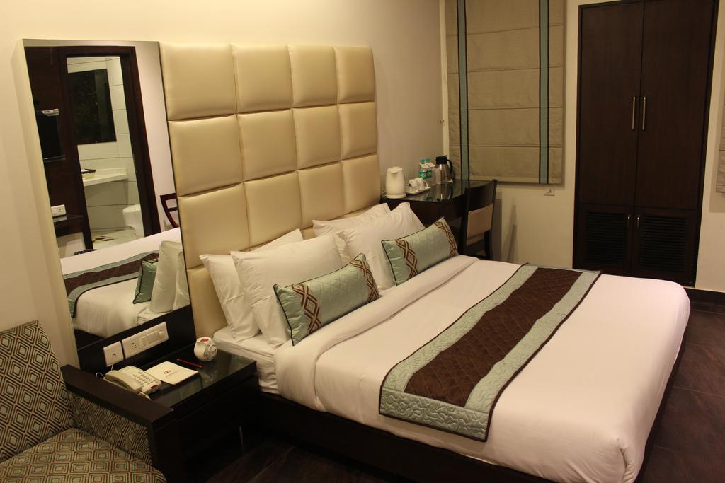 Hotel Amrapali Grand New Delhi Room photo