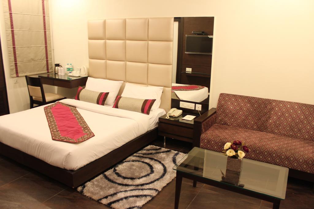 Hotel Amrapali Grand New Delhi Room photo