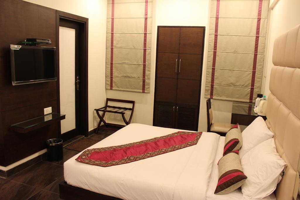 Hotel Amrapali Grand New Delhi Room photo