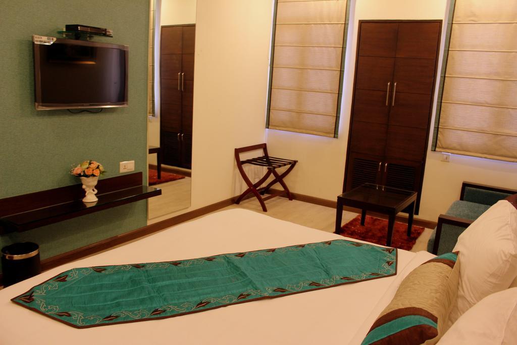 Hotel Amrapali Grand New Delhi Room photo